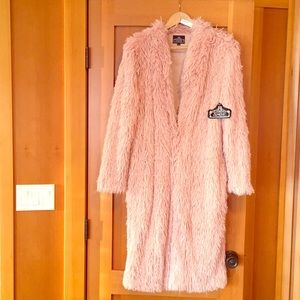 BRAND NEW! Used as a display only. Super soft!